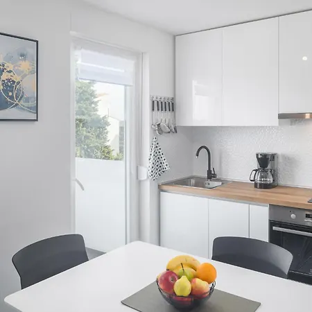Stunning In Cervar Porat With Kitchen Apartment