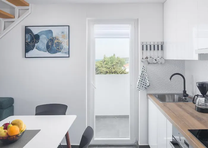 Two-bedroom In Cervar Porat Apartament *