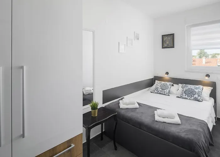 Two-bedroom In Cervar Porat Apartament *