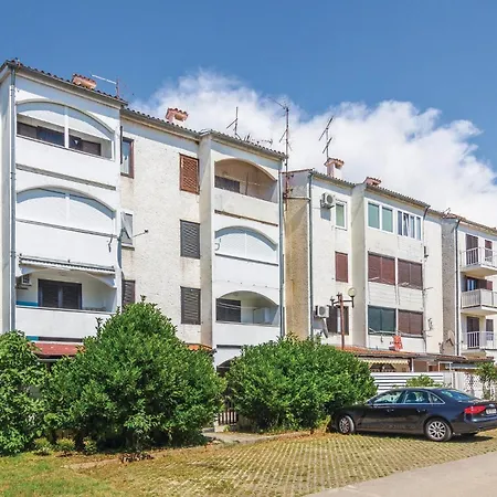 アパート Two-bedroom In Cervar Porat