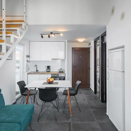 Two-bedroom In Cervar Porat 波雷奇