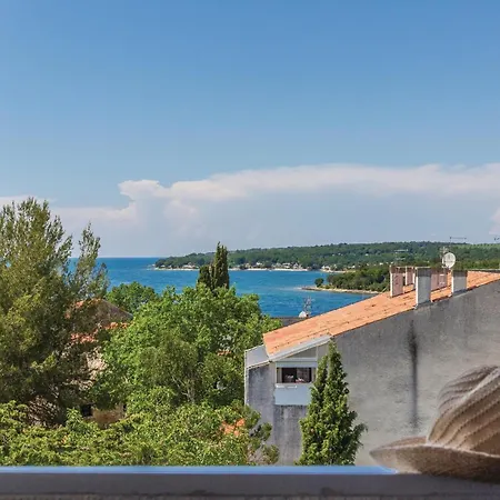 Two-bedroom In Cervar Porat * 포레치