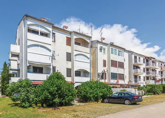 Apartment Two-bedroom In Cervar Porat